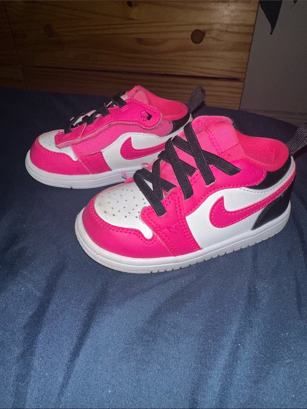 Nike Kids Hot Pink White and Black Low-Top Sneakers